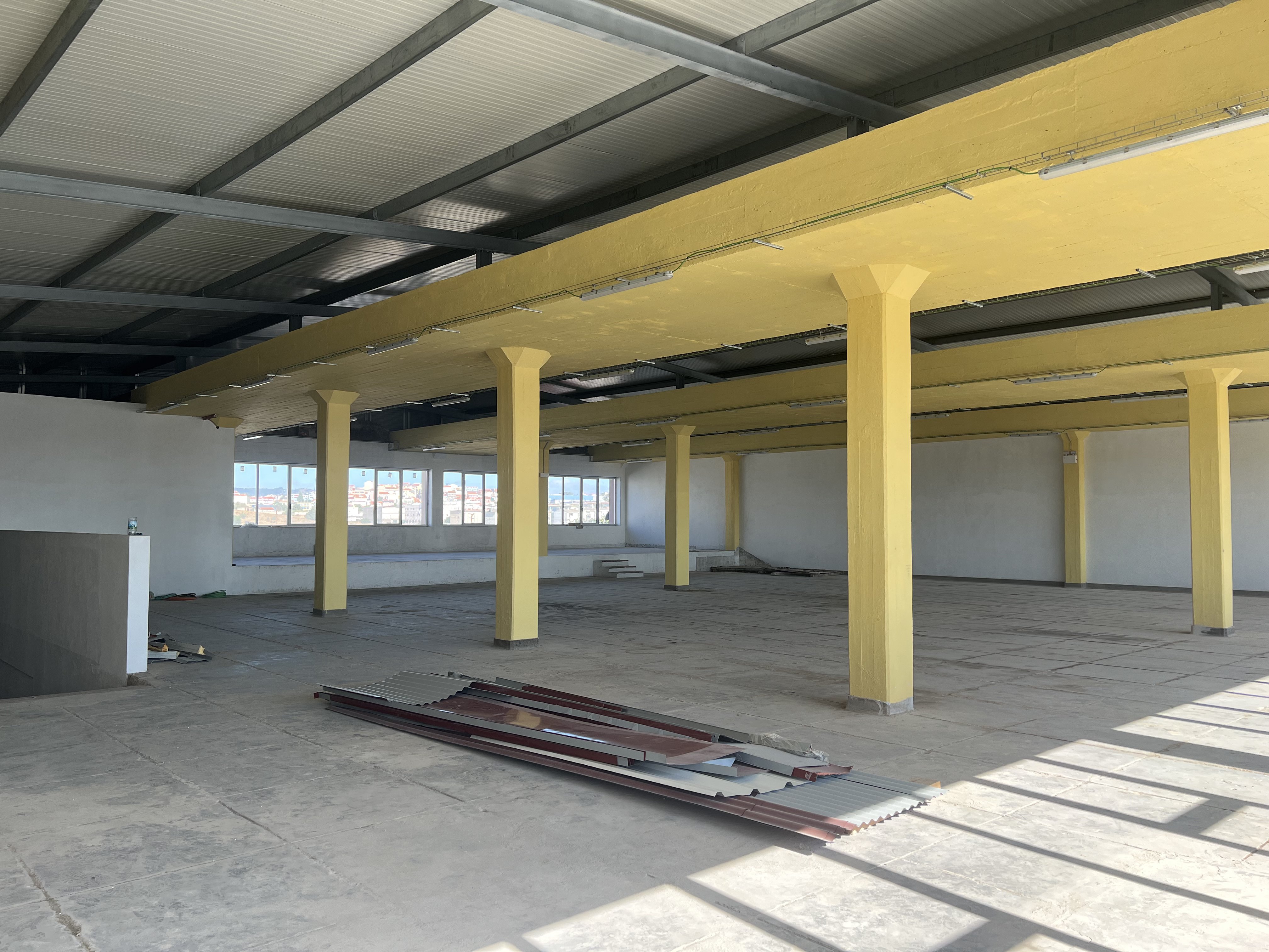 Armazém Rua 1 de Maio 16 - B 4