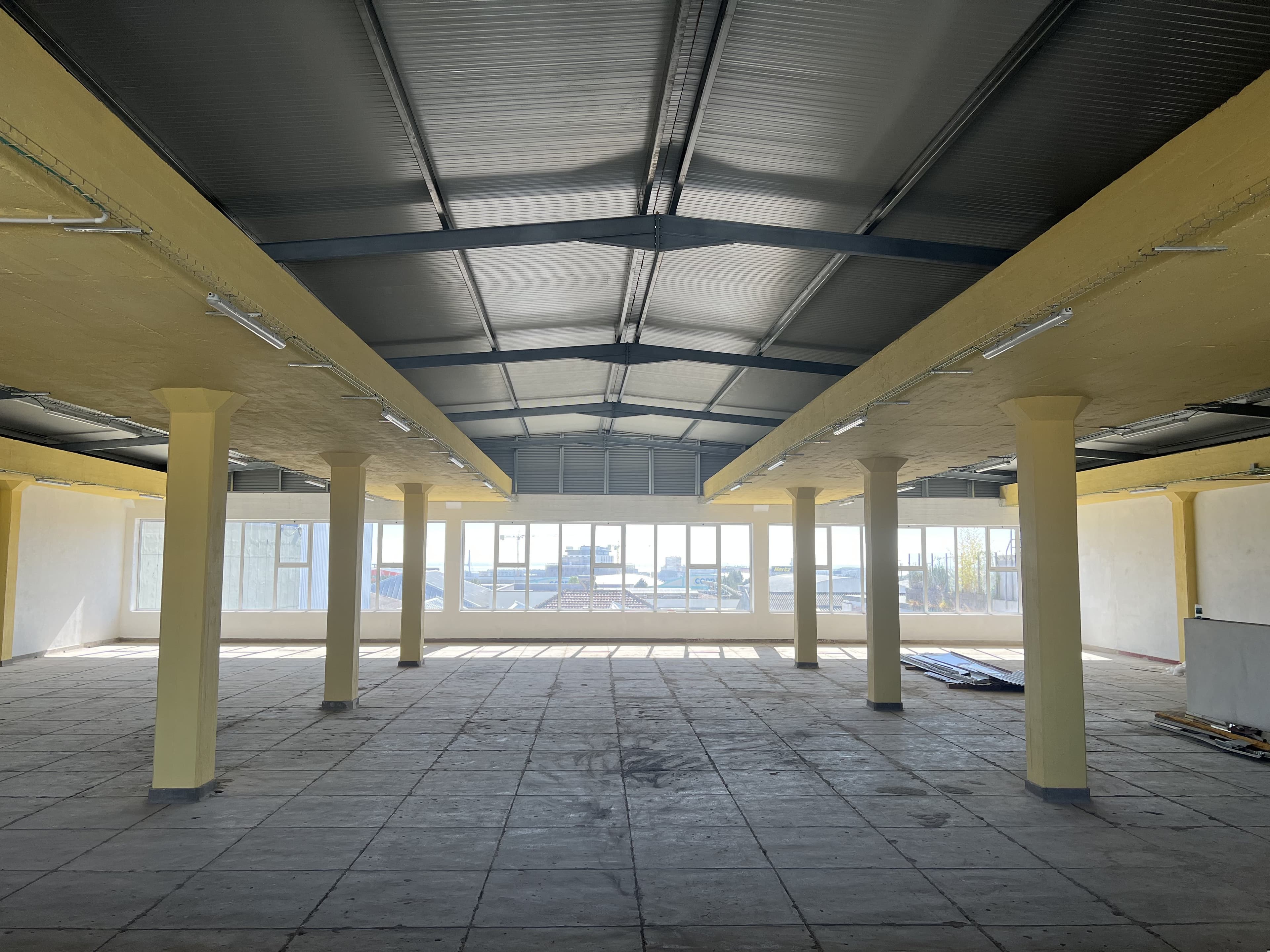 Armazém Rua 1 de Maio 16 - B 1