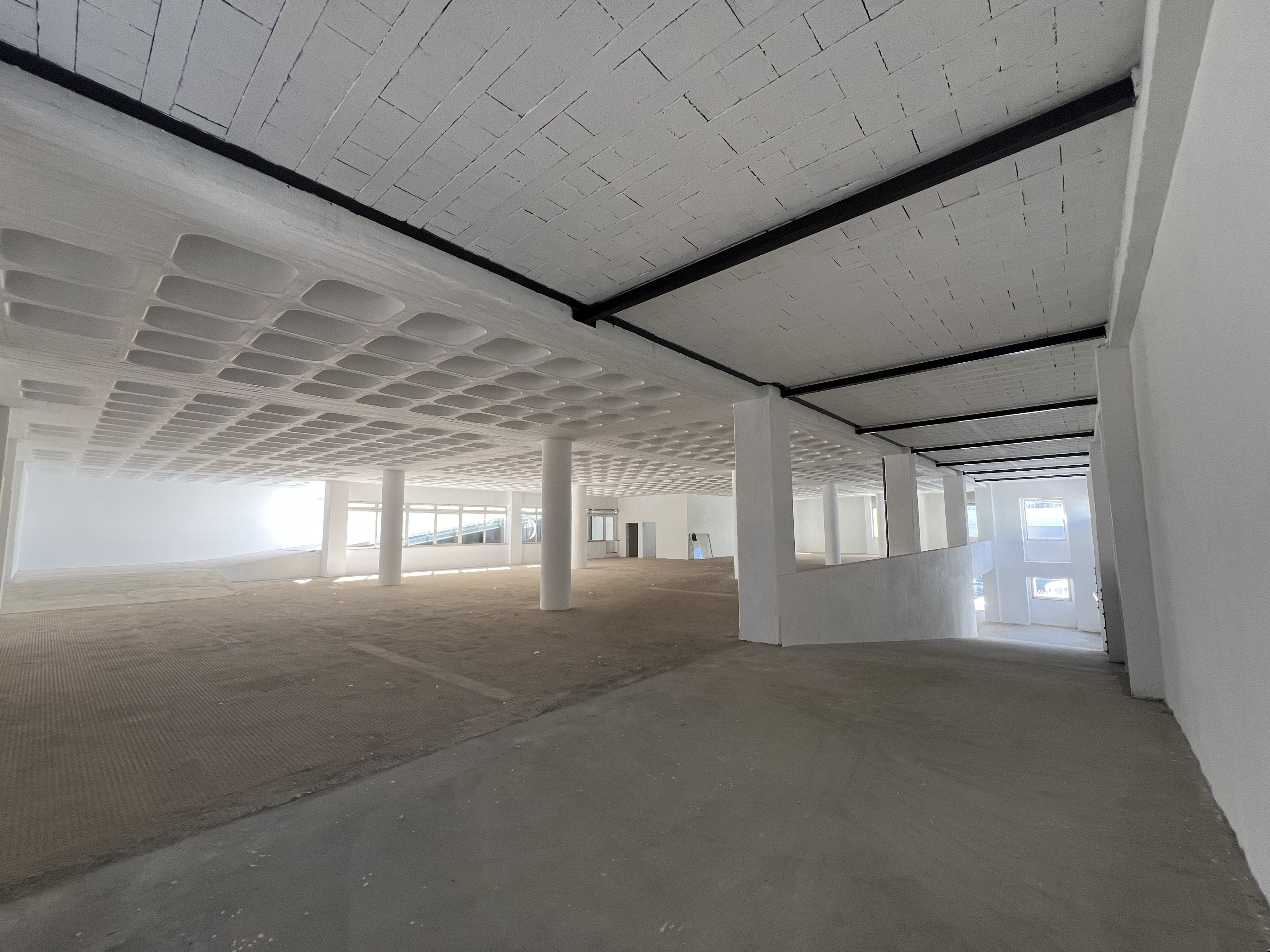 Exemplo de armazém personalizado com escritórios integrados